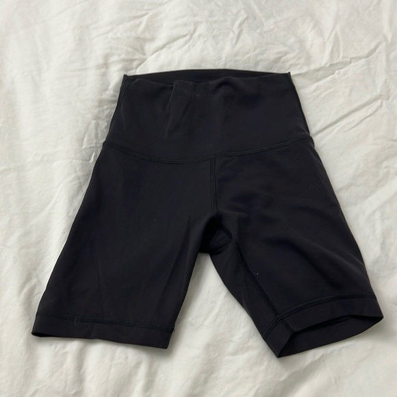 Lululemon 6” Wunder Train High-Rise Shorts - Picture 2 of 4